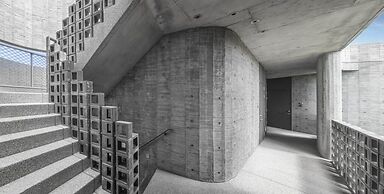 Wandering Walls