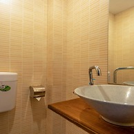 Floral Hotel Limaroonthai shuhe