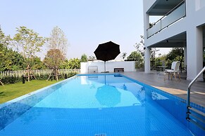 Port Canary Hotel