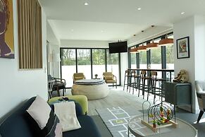 Port Canary Hotel