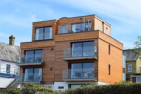 Seafront Quay West Apartments