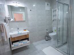 Acar Hotel