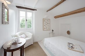 White Jasmine Cottage