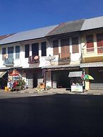 Ba'mi thakhek hostel
