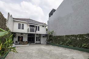 OYO Life 2391 Baladewa Residence Syariah