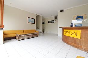 SPOT ON 2426 Hotel Aget Jaya Ii