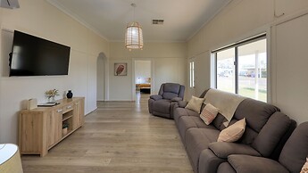 Castlereagh Lodge Motel