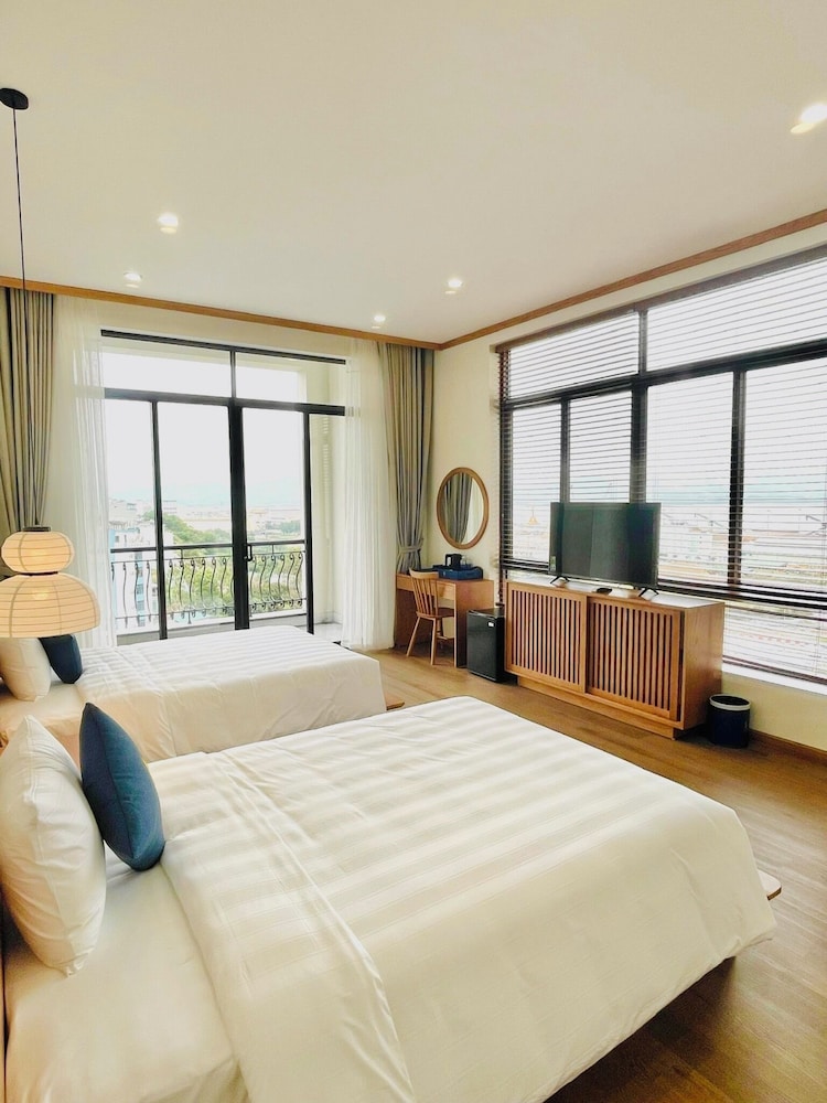 D'Lioro Hotel & Resort