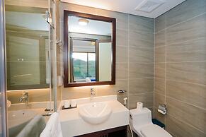 D'Lioro Hotel & Resort