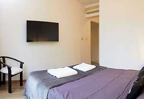 Monroe Suites