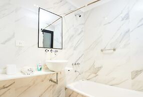 Monroe Suites