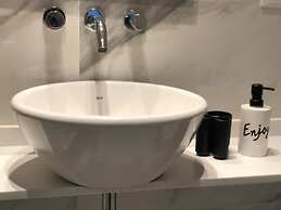 Monroe Suites