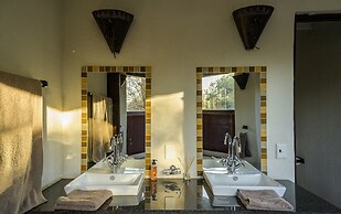 Leopard's Lair Bush Lodge