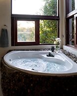 Leopard's Lair Bush Lodge