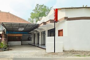 OYO 2519 Mayang Garini