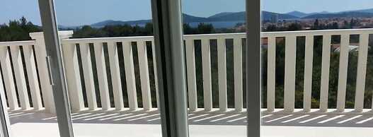 Villa Bachelor