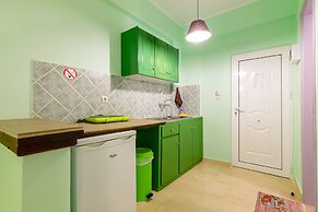 Ni-Mar Studios & Apartments