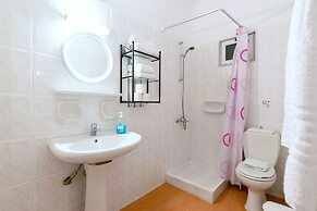 Ni-Mar Studios & Apartments