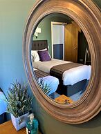 The 1645 Inn