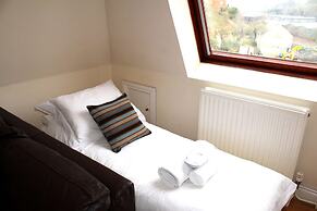 Cotswolds Valleys Accommodation - Exclusive use character one bedroom 
