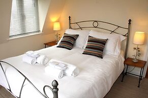 Cotswolds Valleys Accommodation - Exclusive use character one bedroom 