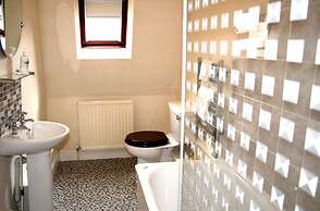 Cotswolds Valleys Accommodation - Exclusive use character one bedroom 
