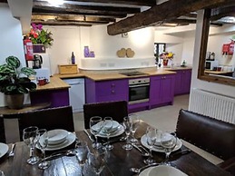 Cotswolds Valleys Accommodation-Med Hall