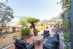 Rental in Rome Trevi Luxury Penthouse