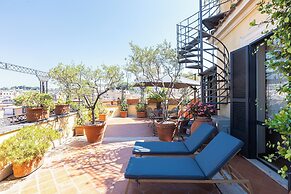 Rental in Rome Trevi Luxury Penthouse
