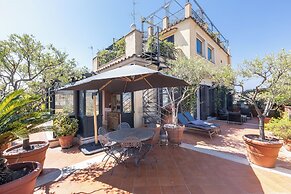 Rental in Rome Trevi Luxury Penthouse