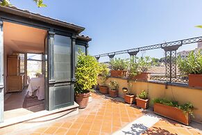 Rental in Rome Trevi Luxury Penthouse
