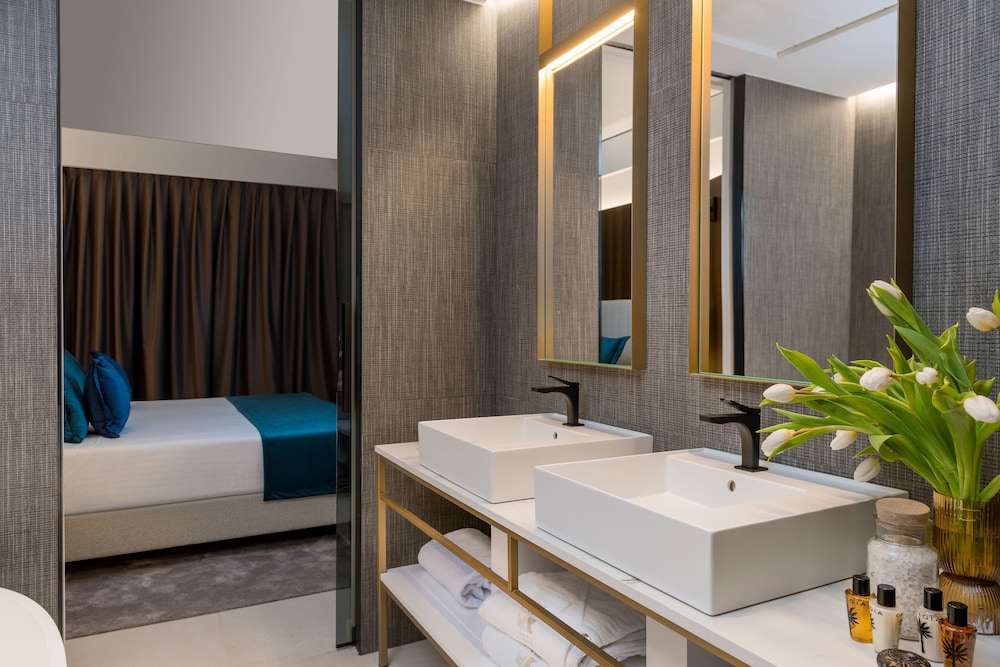 We Me Suite Hotel