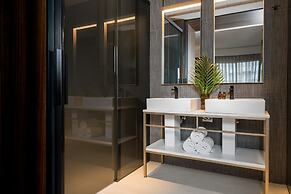 We Me Suite Hotel