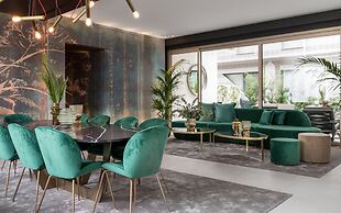 We Me Suite Hotel