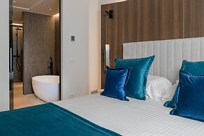 We Me Suite Hotel