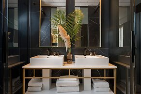 We Me Suite Hotel