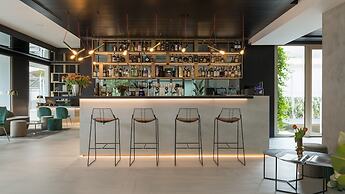 We Me Suite Hotel