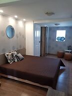 Airport16 B&B