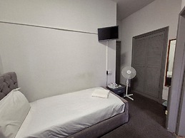 OYO Ivy Hotel