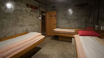 Guesthouse H