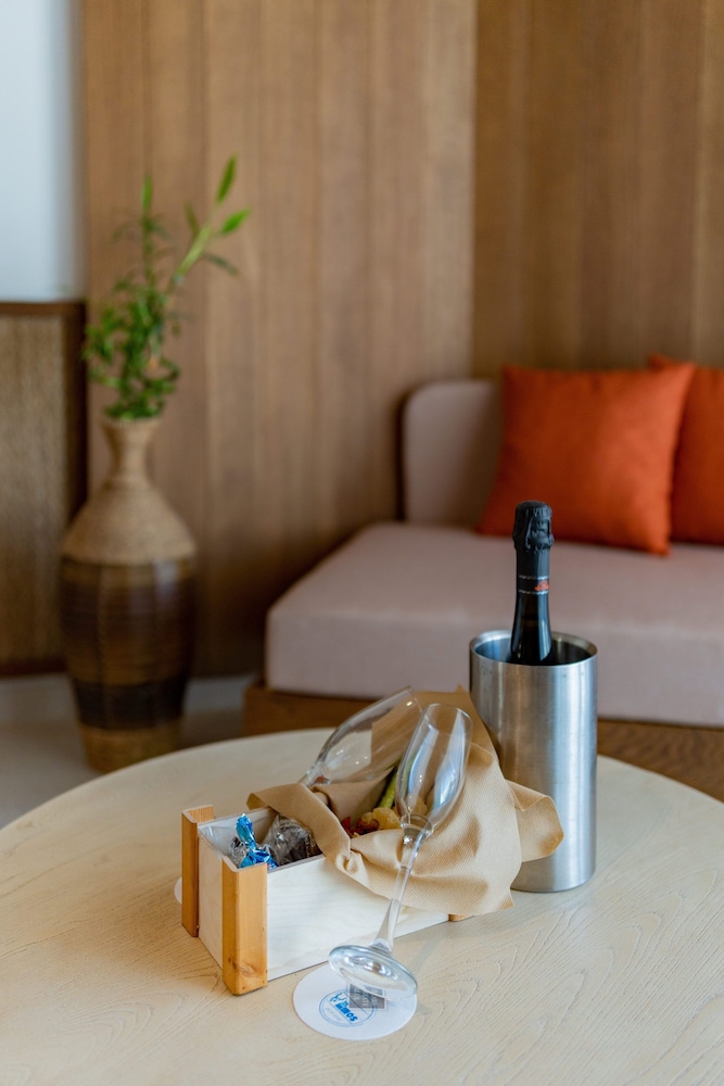 Minos Ambassador - Adults only
