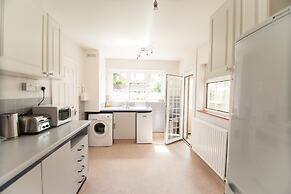 Watford stays - 4bed house