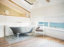 The Beach House - Studios & Suites