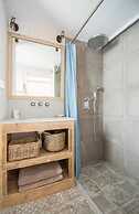 The Beach House - Studios & Suites
