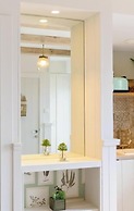The Beach House - Studios & Suites