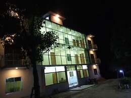 Hill Crown Hotel & Resort