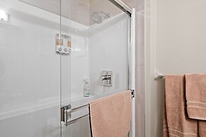 GLOBALSTAY. Modern Downtown Condos. Free parking