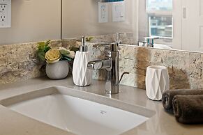 GLOBALSTAY. Modern Downtown Condos. Free parking
