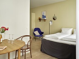 Apēron Apartment Hotel