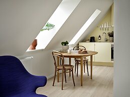 Apēron Apartment Hotel